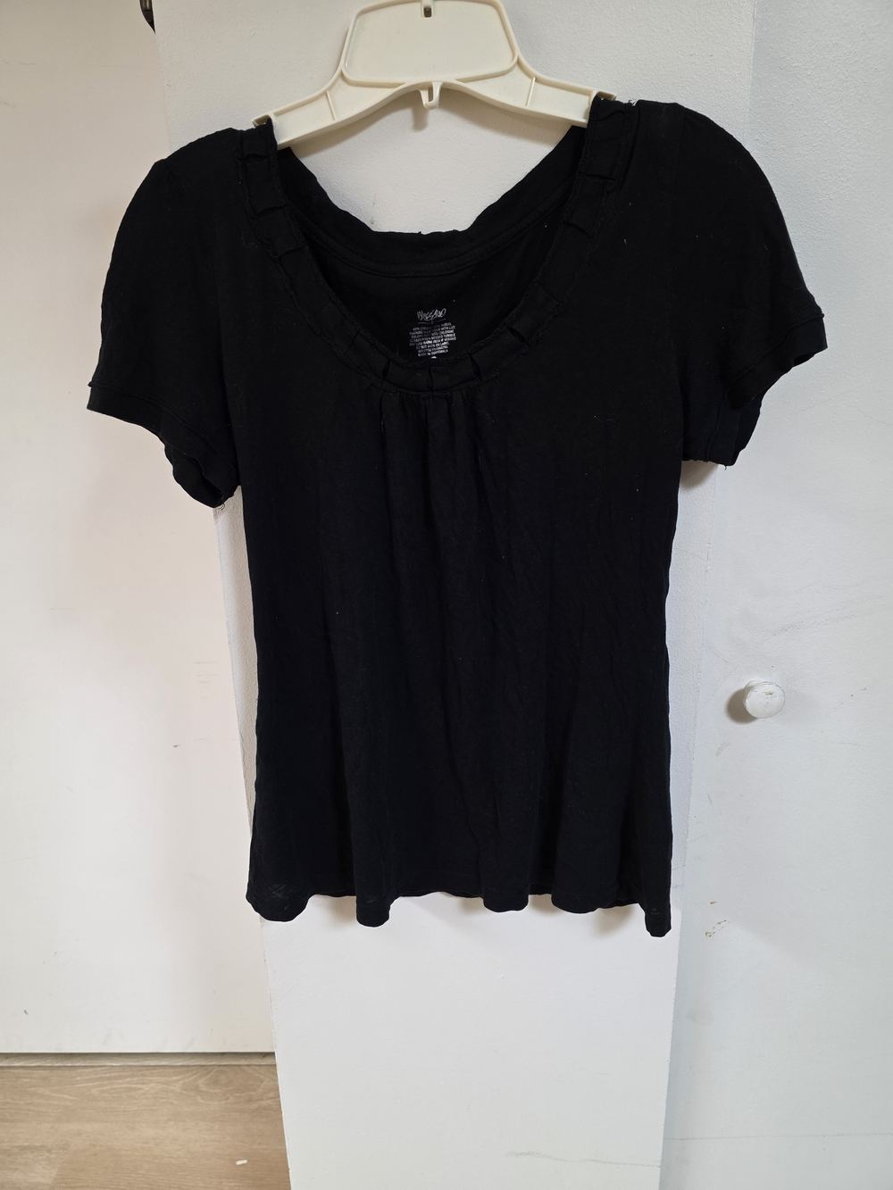 Women's Black Short-Sleeve Scoop Neck Top